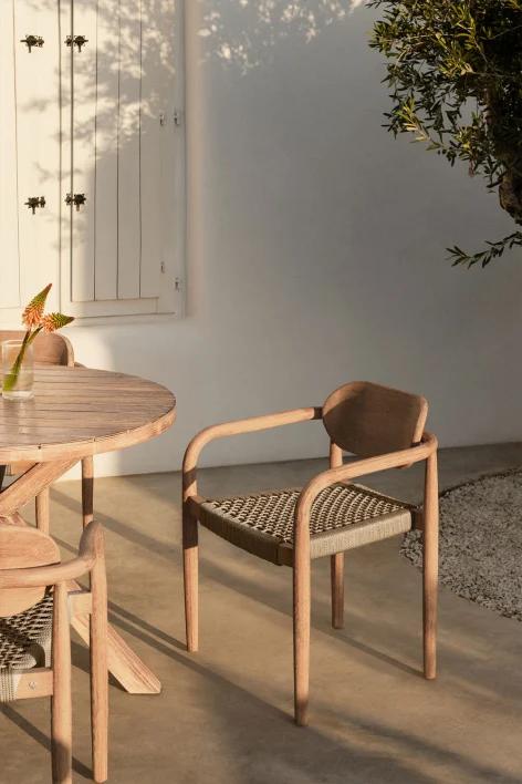 Silla de jardín con reposabrazos en madera Naele